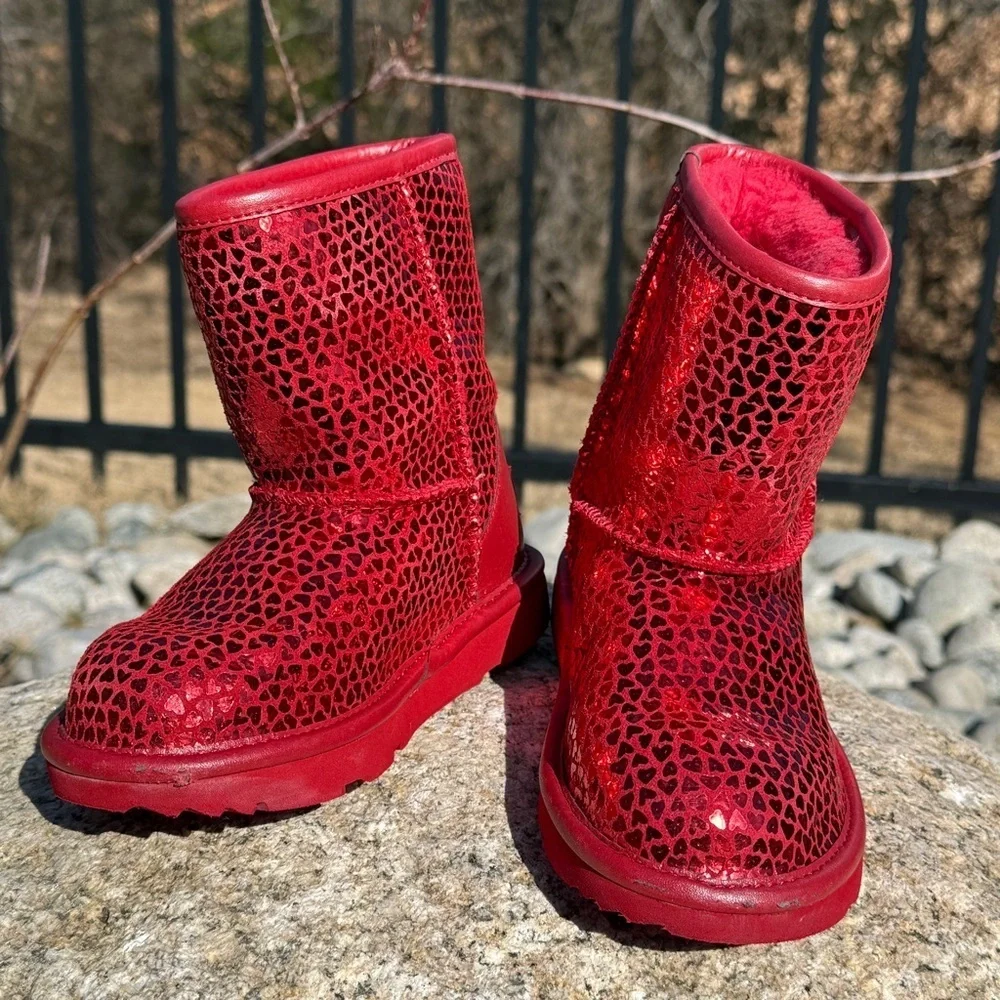 UGG Classic II Kids Short Boots Red Heart Print Shearling Lined Slip On Size 11